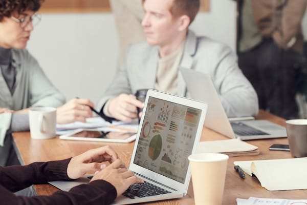 الاستهداف الديموغرافي وشرائح الجمهور كيف تصل إلى العميل الأنسب